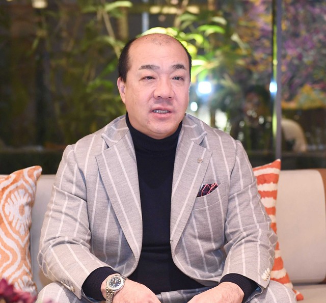 インタビューに応じる西村誠司社長＝2025年撮影