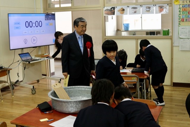 陰山メソッドを導入した大阪市浪速区の大国小では成果を確認する授業が公開された