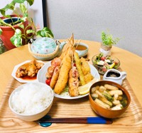 串カツを…一口コンロで…だと？しかもお味噌汁や煮物も…＝ひろさんのツイートより