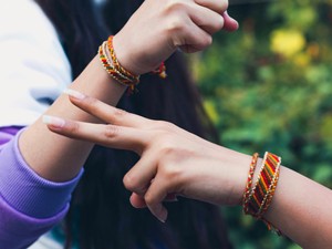 失恋の記憶と新しい恋愛への想いを込めて、久しぶりに編んだミサンガ