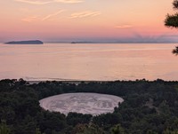 「日本の渚100選の地、有明浜」（提供:観音寺市）