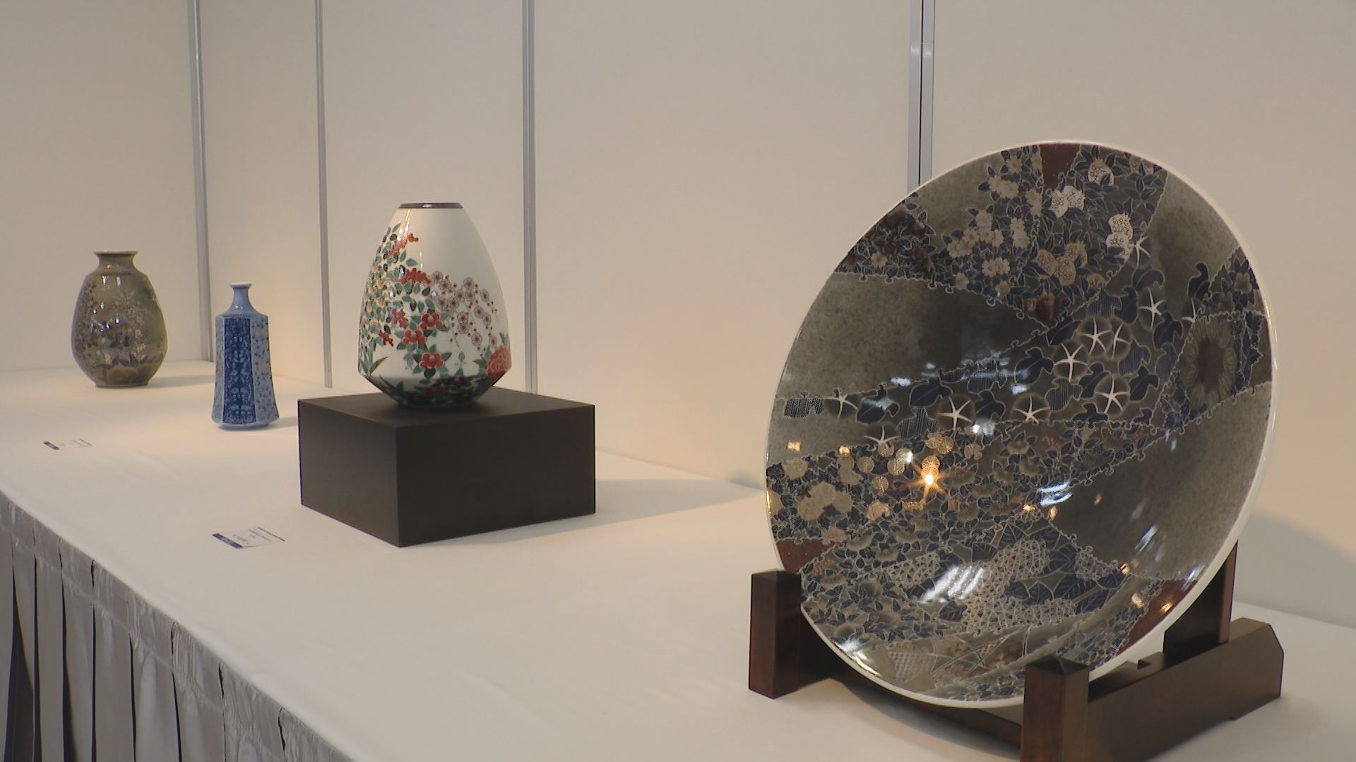 人間国宝が手がけた“色鍋島” 十四代 今泉今右衛門展 | 長崎ニュース