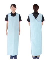 頭からかぶって着るタイプの「入浴介護エプロン」の新商品。耐久性や軽量化の面で改良されたという
