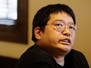 太宰治賞・こがわゆうじろうさん　ヤングケアラー、中卒、双極性障害。かわいそうな物語を拒否し、物語る側へ