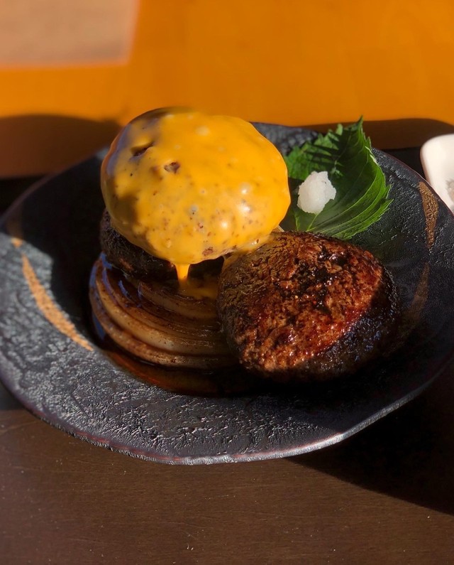 150g のハンバーグセット(トッピングはチーズ)