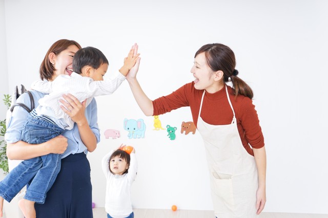 幼稚園児の保護者のことを何年たっても覚えている先生に驚き！（maroke/stock.adobe.com）※画像はイメージです