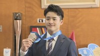 世界体操で銀メダル　関西高校出身の神本雄也選手が岡山市長を表敬訪問