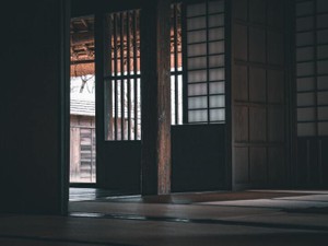 祖父に会うため恐山へ。イタコは祖父と一日違いの何者かを呼び寄せた