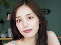 都丸紗也華（撮影／Takeo Dec.　ヘアメイク／澤田果歩（GiGGLE）スタイリング／毛塚由恵）