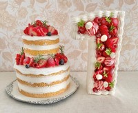 ウェディングケーキサイズのナンバーオブジェケーキ（あゆみさん提供）