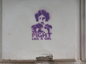 声も上げず泣きもしない　だけど、切れた親指は確かに痛かった