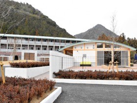 盲導犬と暮らせる特養、来月開設　「老犬ホーム」も併設