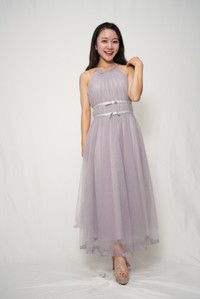 ＜アフター＞ドレスに身を包み笑顔を見せる／村上さん（@karen0v0no1）提供