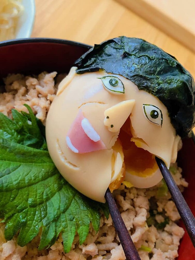 キャラ飯を作るのが好きだというママ、miyukiさん。ユニークな『芸人味玉』の完成度も評判（提供：@12miyuki17さん）
