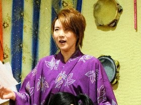 福島に移住した元宝塚男役「被災犬猫救いたい」の劇団公演