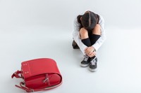 児童とのトラブルで、保護者の家へ担任代理のひのえりさんと教頭が謝罪（photoACより 、「KeyRabbits」さん撮影、イメージ画像）