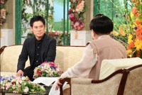 「徹子の部屋」    黒柳徹子(右)、伊藤淳史＝テレビ朝日提供