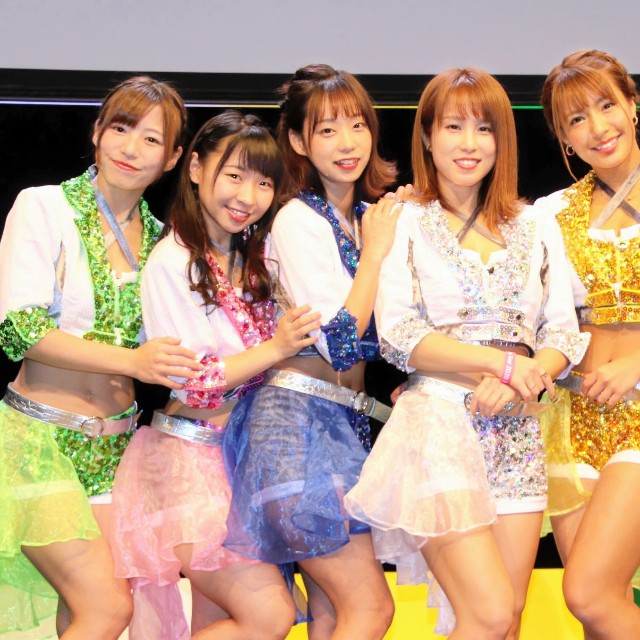 「sherbet」の(左から)河路由希子、有村瞳、青山ひかる、犬童美乃梨、橋本梨菜、佐藤望美、清瀬汐希＝2020年
