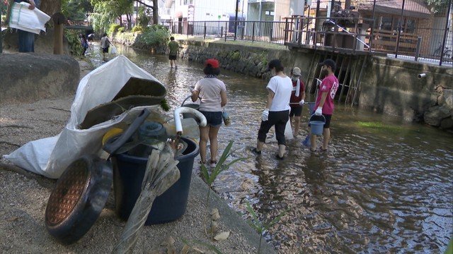 川の清掃と生き物観察で街の環境を学ぶ　西川クリーン探検DAY　岡山市
