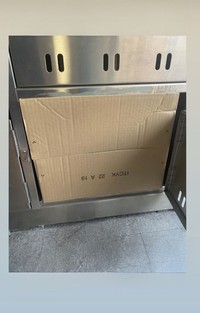 ポストの中にちょうどすっぽりハマるように入れられた荷物 ※ゴ　リ　ラ　🦍♀さん（@go__go__Gorilla）提供