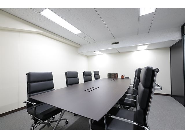 191613 弁護士法人本江法律事務所4 会議中