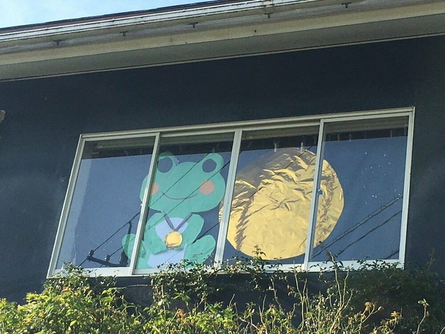 米子市出身の女子ボクサー入江聖奈さんが東京五輪で金メダルを取った際には、入江さんの好きなカエルと、金メダルを表現。地元に関する話題を積極的に取り入れている