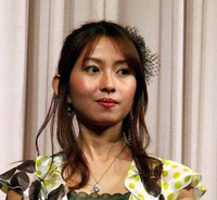 初主演映画「犬猫」の完成披露試写会に出席した際の榎本加奈子さん=2004年撮影