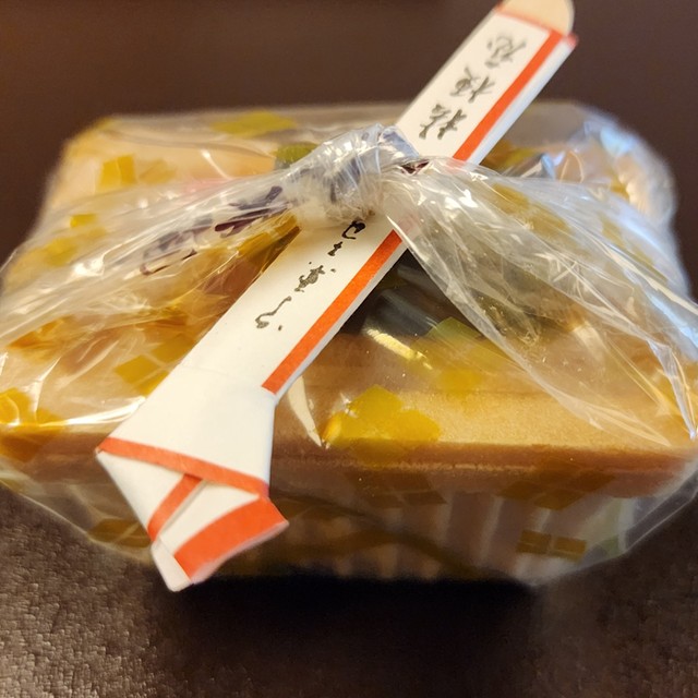 容器が最中でできていて食べられる桔梗信玄餅｢極｣（提供：Aya Roweさん）