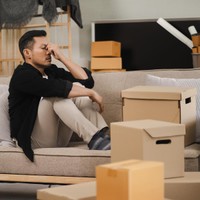 ネット通販にしたばっかりに…　※画像はイメージです（NINENII/stock.adobe.com）