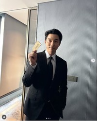 「イカゲーム」ビハインドカット（出典：コン・ユの公式インスタグラム＠gongyoo_officialより）