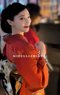 着物を着こなす和美リズさん／和美リズさん（@kazumiliz）提供