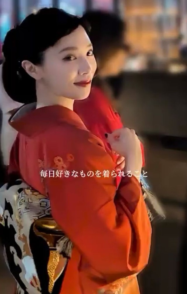 着物を着こなす和美リズさん／和美リズさん（@kazumiliz）提供