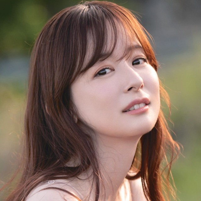 『皆藤愛子写真集 grazing』（撮影／根本好伸）より