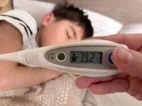 家族の情報をどう共有し、どう備えるか…多くの親にとって、他人事ではない話題（photoACより「Siili」さん撮影、イメージ画像）