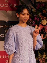 写真集「Ami」発売イベントを行った當真あみ