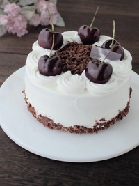 フォレノワール風ケーキ／杏仁豆風さん（@sweet_s_teews）提供