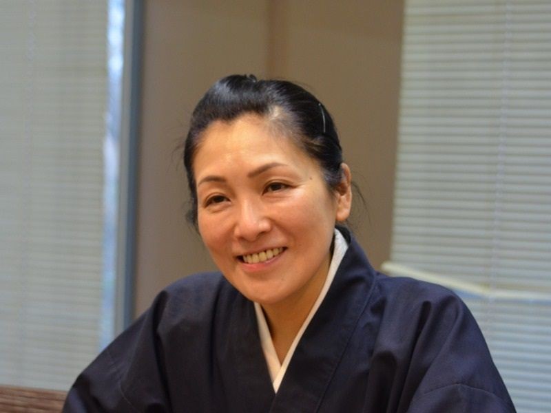 インタビュー中の塩田さん「カウンセリングで皆さんの考えを整理していきます」