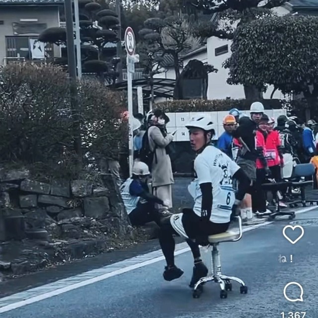 沿道には応援する観客