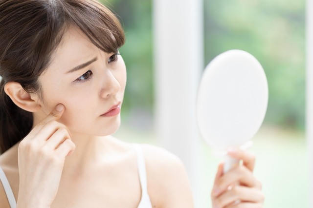 奥さんやパートナーの美容整形には賛成？反対？　※画像はイメージです（taka/stock.adobe.com）