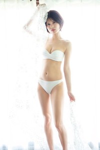 「FLASH」（25年9月30日発売号）に登場した鹿目凛ⓒ光文社／週刊FLASH（写真・佐藤佑一）