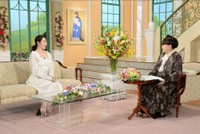 「徹子の部屋」　（右から） 黒柳徹子、桜井日奈子＝テレビ朝日提供