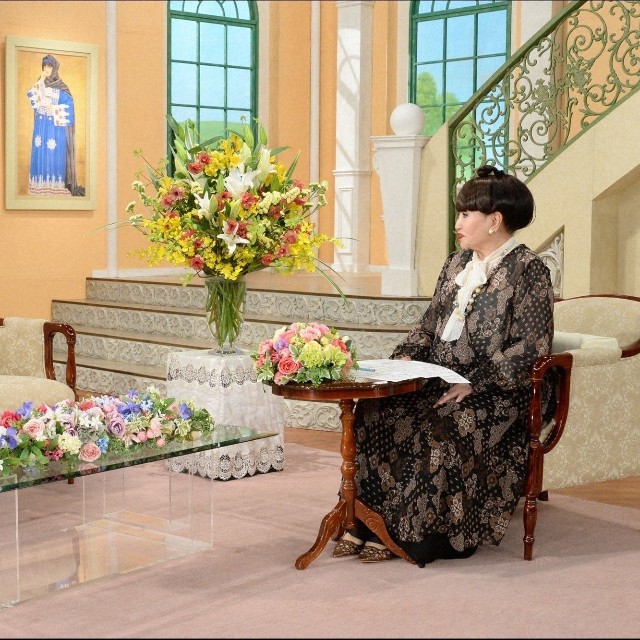 「徹子の部屋」　（右から） 黒柳徹子、桜井日奈子＝テレビ朝日提供