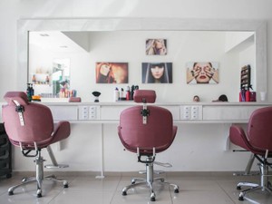 思い切って染めたピンク色の髪。似合うより好きかどうかを大切にした