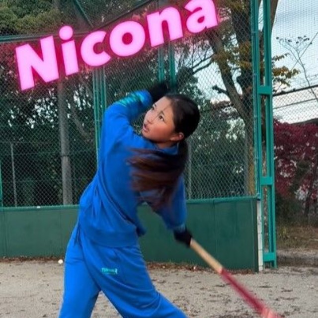 バットを持ったにこなちゃんは、真剣な眼差しに…！（提供：＠nico_sui_さん）