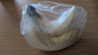 アイラップは口を結ばず、バナナを包むように保管（筆者撮影）
