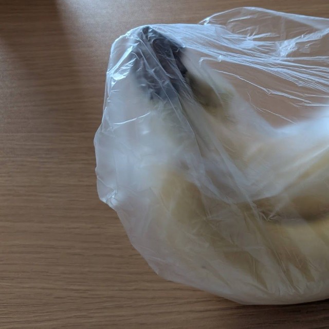 アイラップは口を結ばず、バナナを包むように保管（筆者撮影）