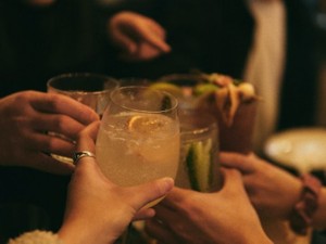 お酒を飲むとすぐ赤くなる。でも、お酒を飲むのは嫌いじゃない