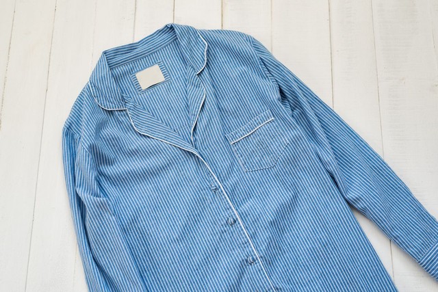 青いパジャマ　※この画像はイメージです（somemeans/stock.adobe.com）