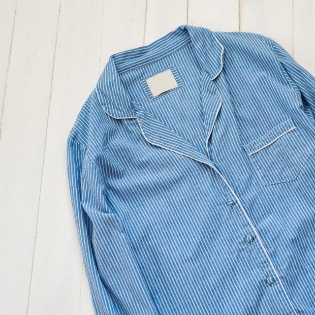 青いパジャマ　※この画像はイメージです（somemeans/stock.adobe.com）