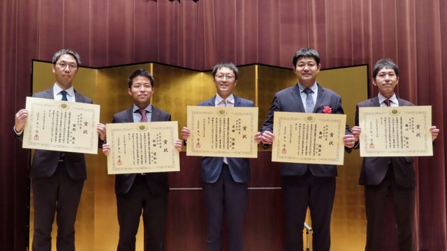 従来より低い温度で固まる樹脂硬化剤を開発　四国化成工業（丸亀市）の社員5人が文部科学大臣表彰受賞